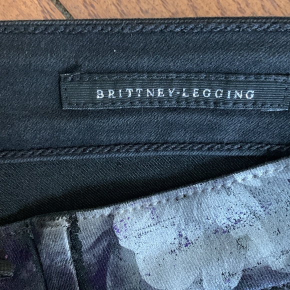 Guess Zipper Ankle Jeans - Picture 4 of 9